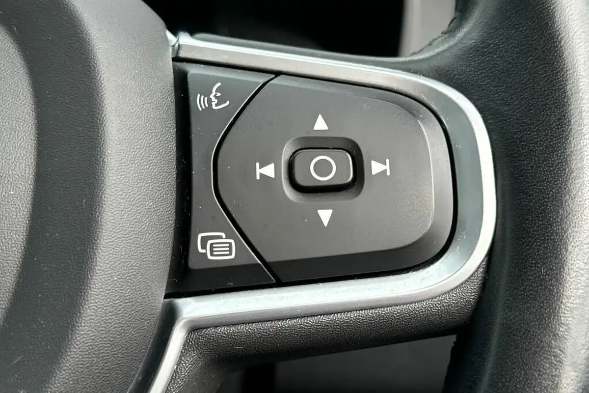 2020-volvo-xc60-20td-d4-momentum-big-11
