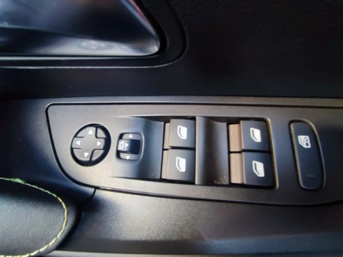 2020-peugeot-2008-suv-12-puretech-gt-line-big-20