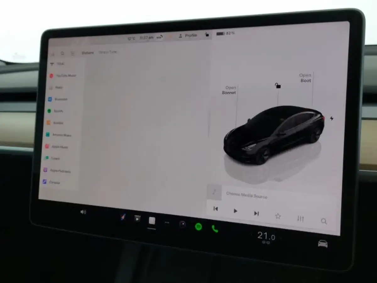 2022-tesla-model-3-e-long-range-big-17