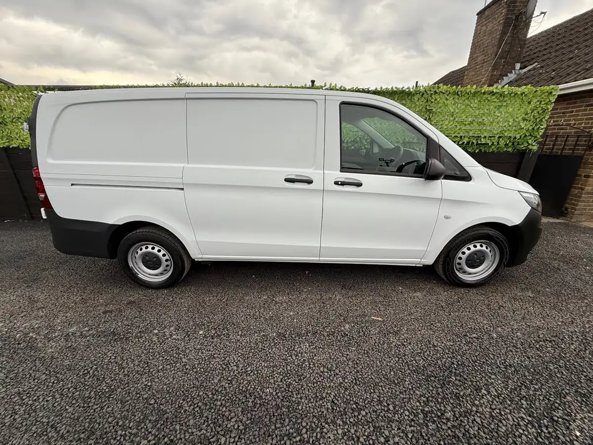 2021-mercedes-benz-vito-20cdi-114-progressive-l2-134bhpeu6dt-panel-1749cc-9g-tronic-big-3