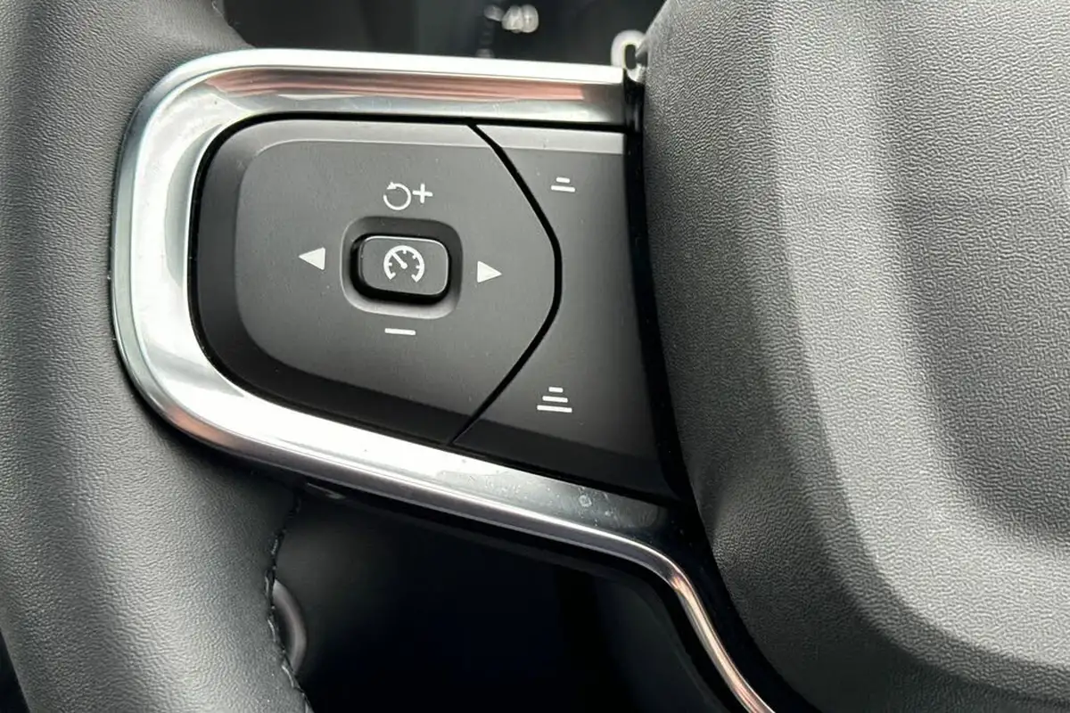 2021-volvo-xc40-15-t5-r-design-262bhp-big-10