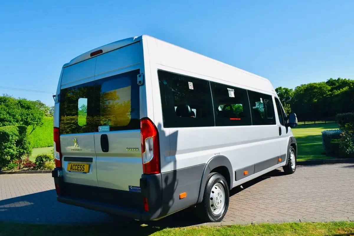 2017-peugeot-boxer-20-bluehdi-440-l4-h2-window-big-6