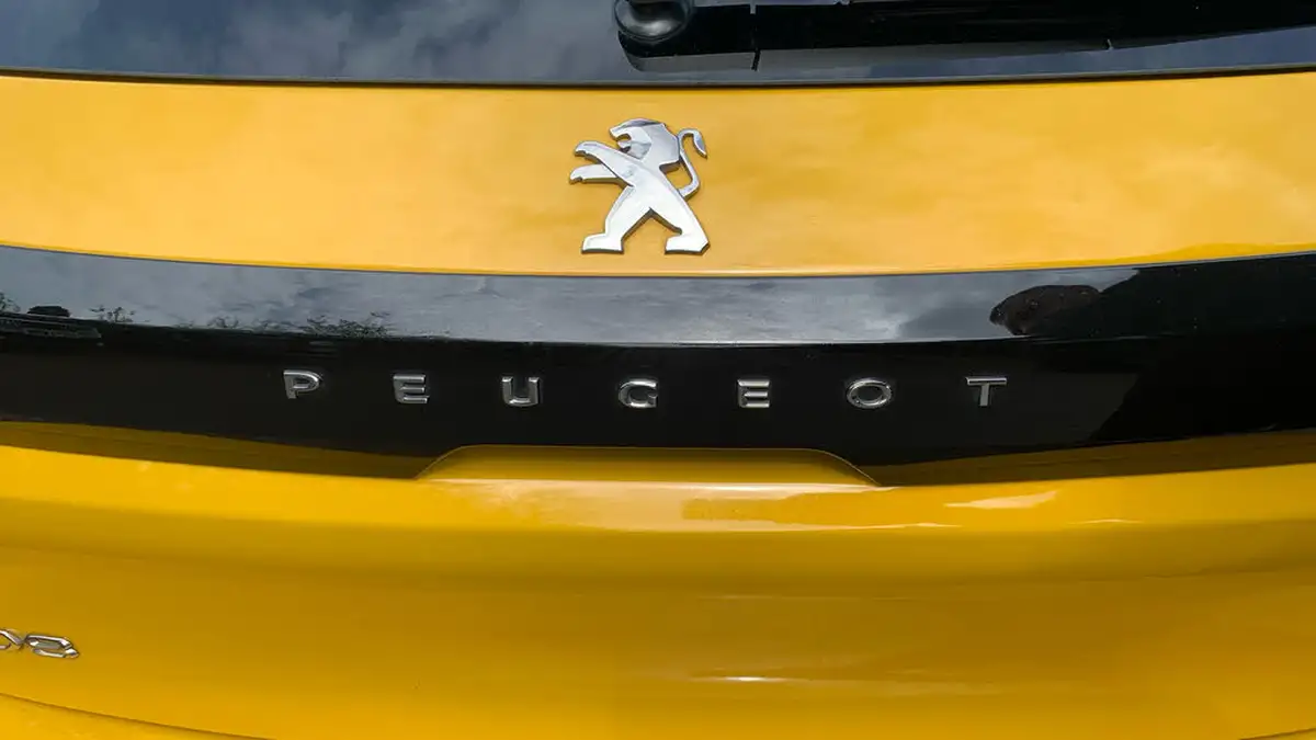 2021-peugeot-208-12-puretech-allure-premium-100bhp-big-25