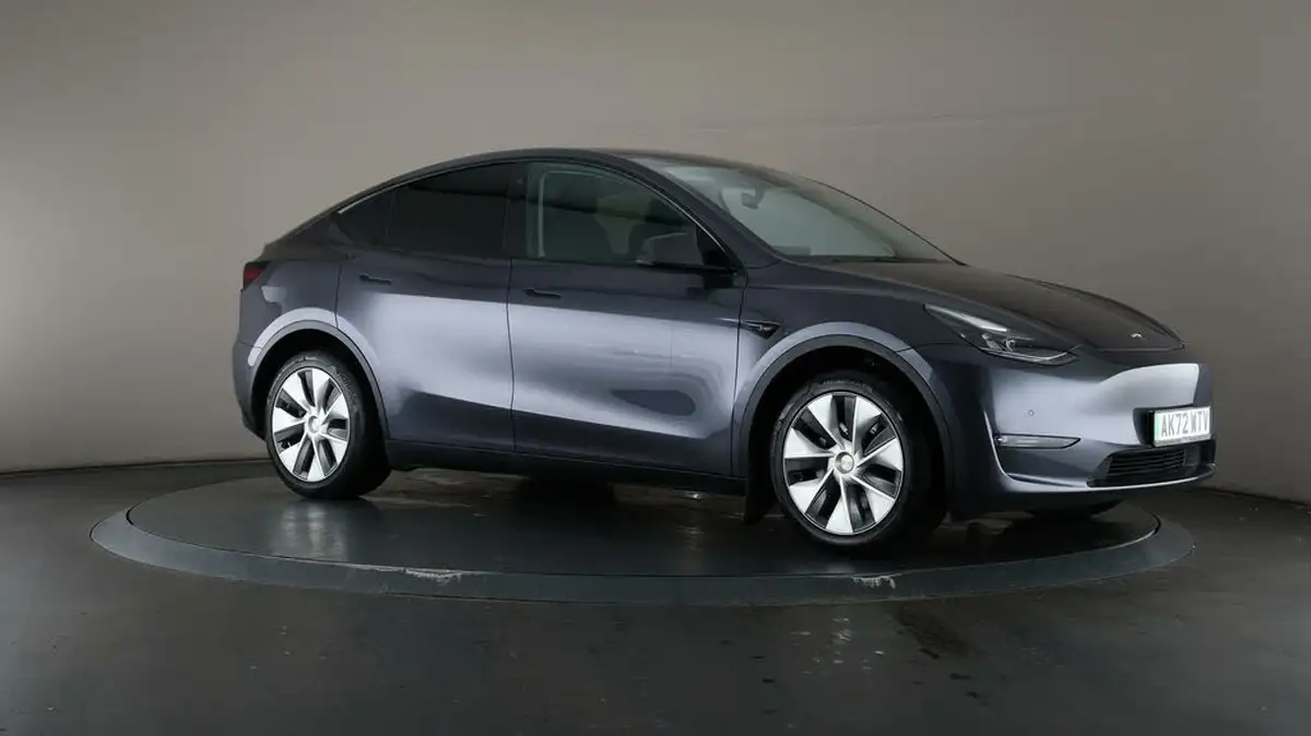 2022-tesla-model-y-e-long-range-big-53