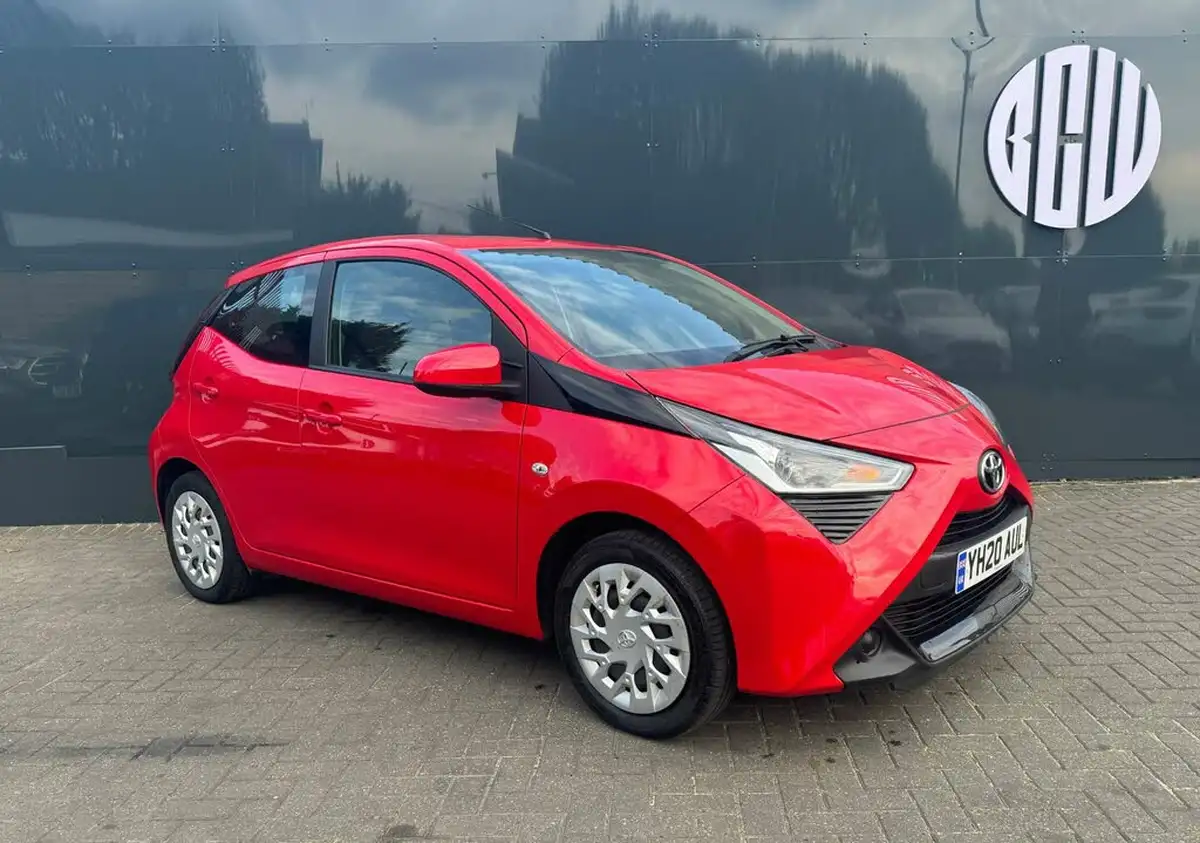 2020-toyota-aygo-10-vvt-i-x-play-big-0