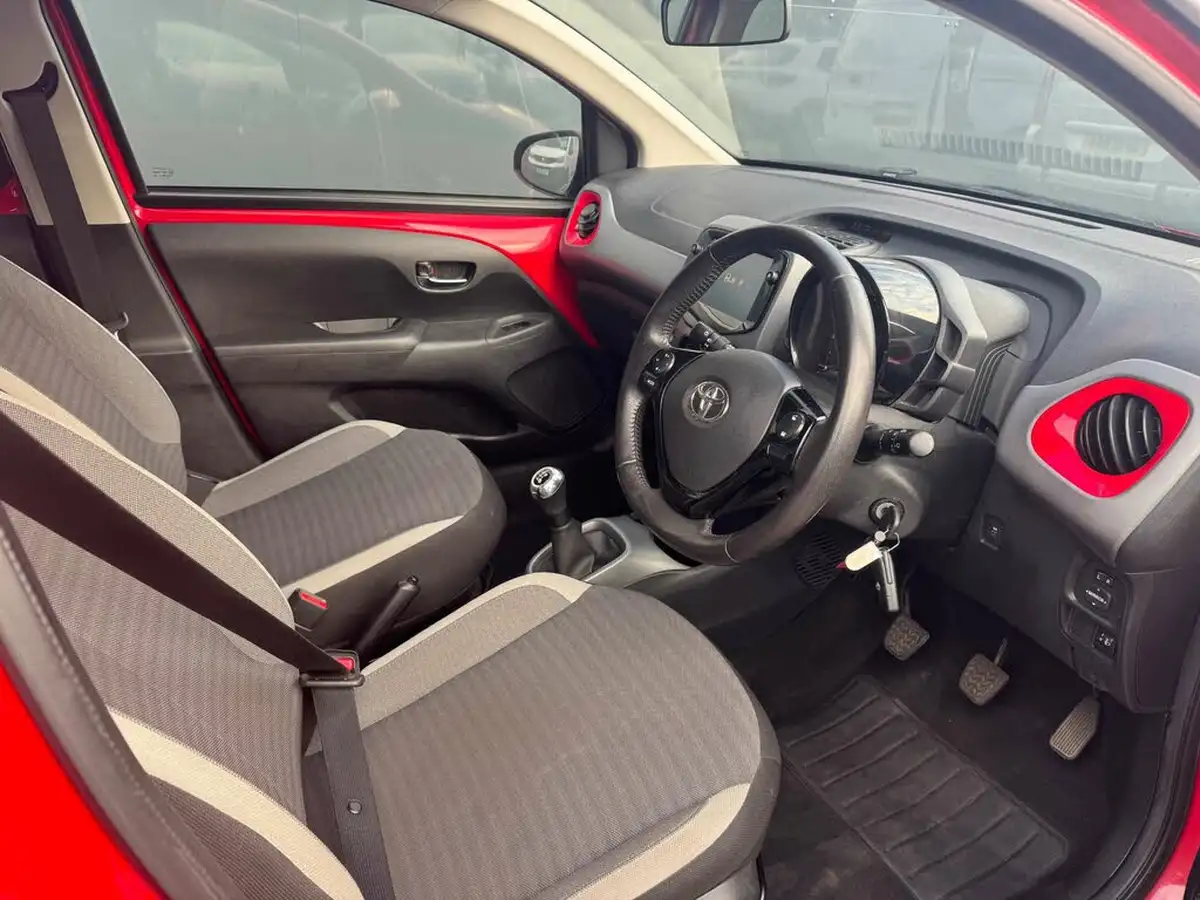 2020-toyota-aygo-10-vvt-i-x-play-big-24