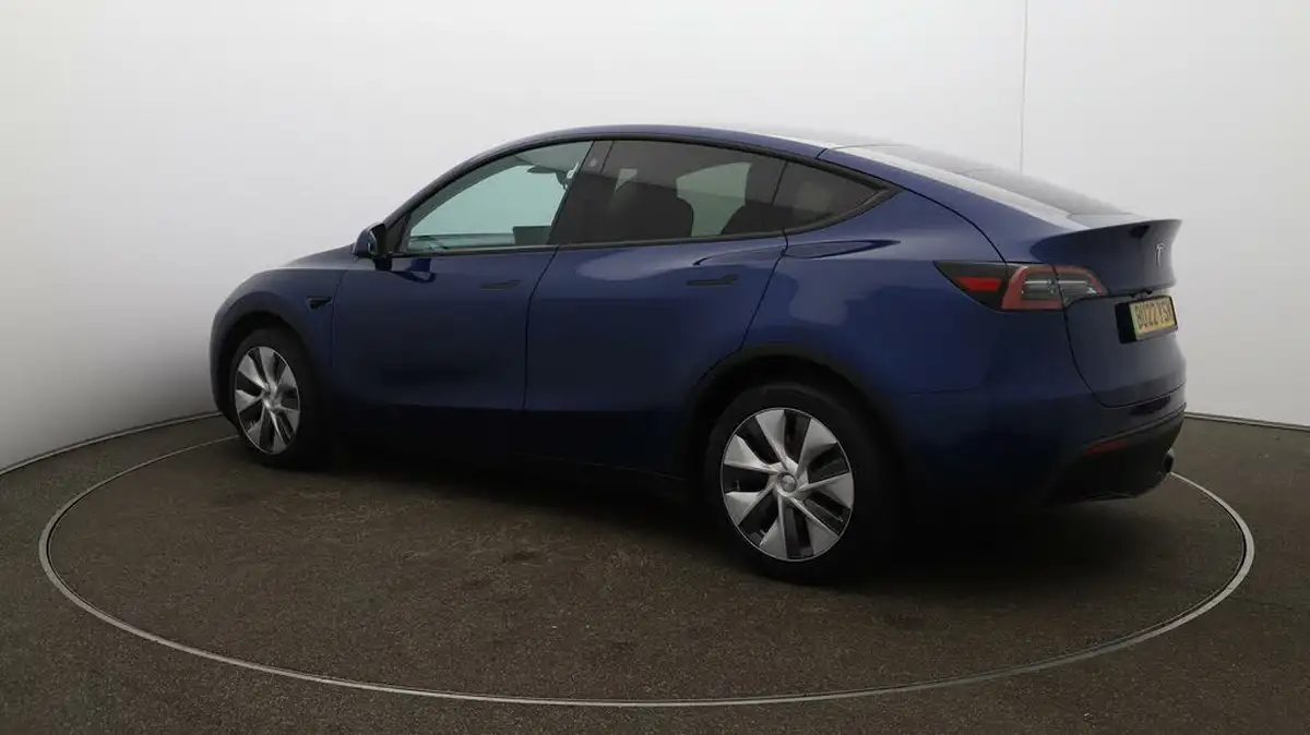 2022-tesla-model-y-e-long-range-big-34