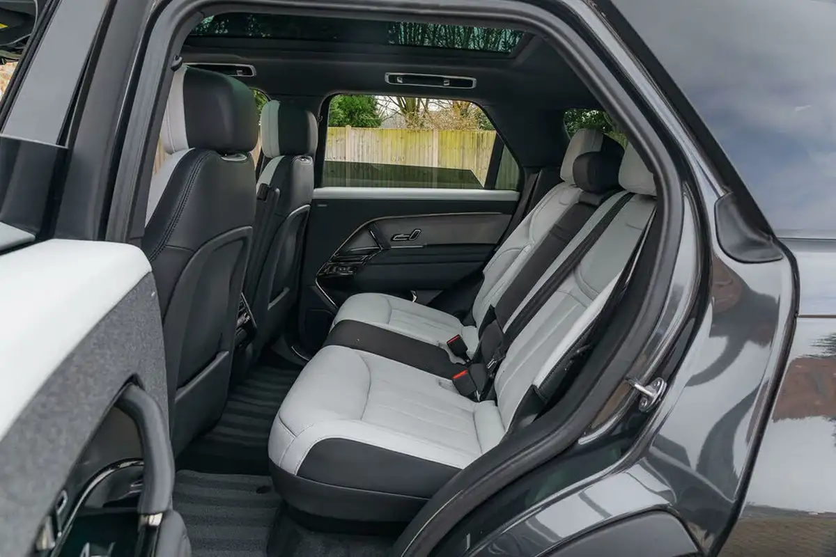 2023-land-rover-range-rover-sport-30-d300-dynamic-se-big-29