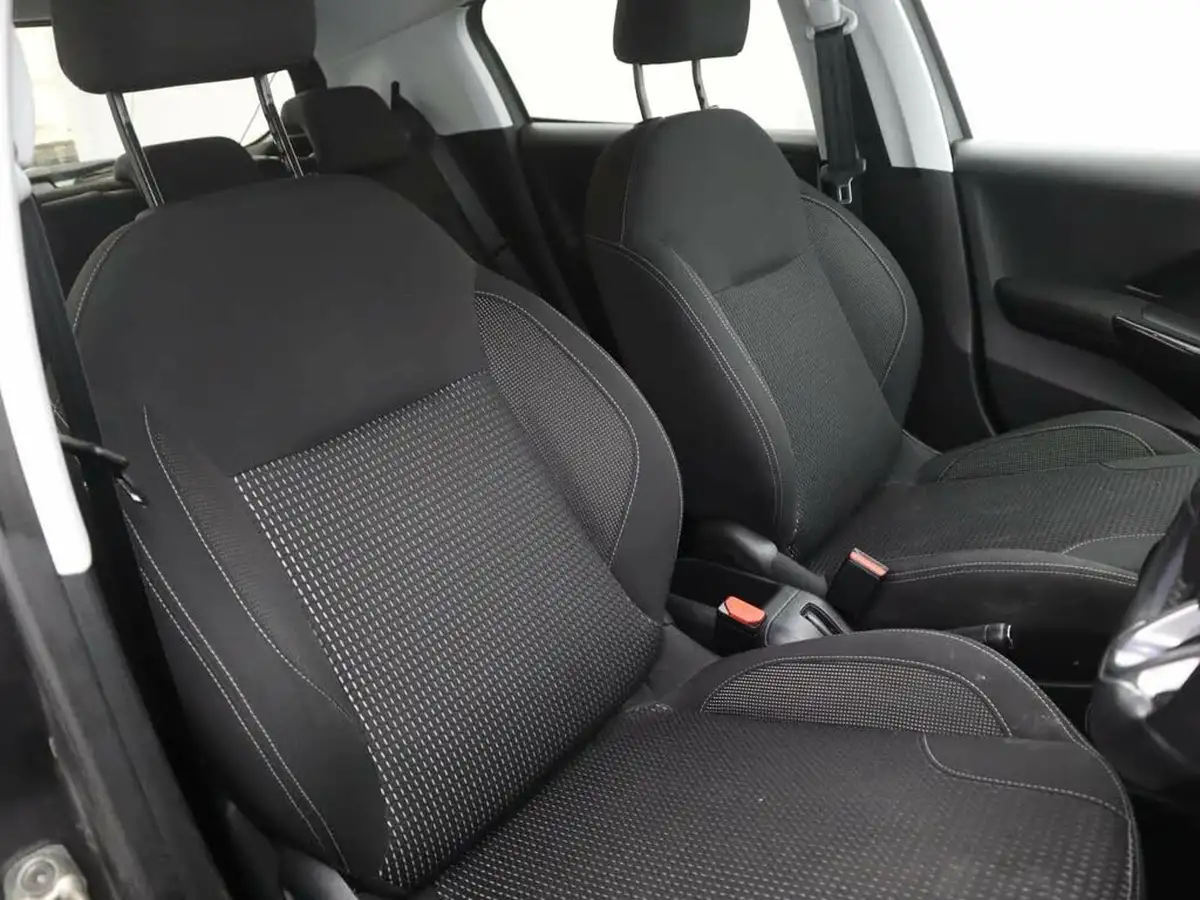 2019-peugeot-208-12-puretech-tech-edition-82bhp-big-10