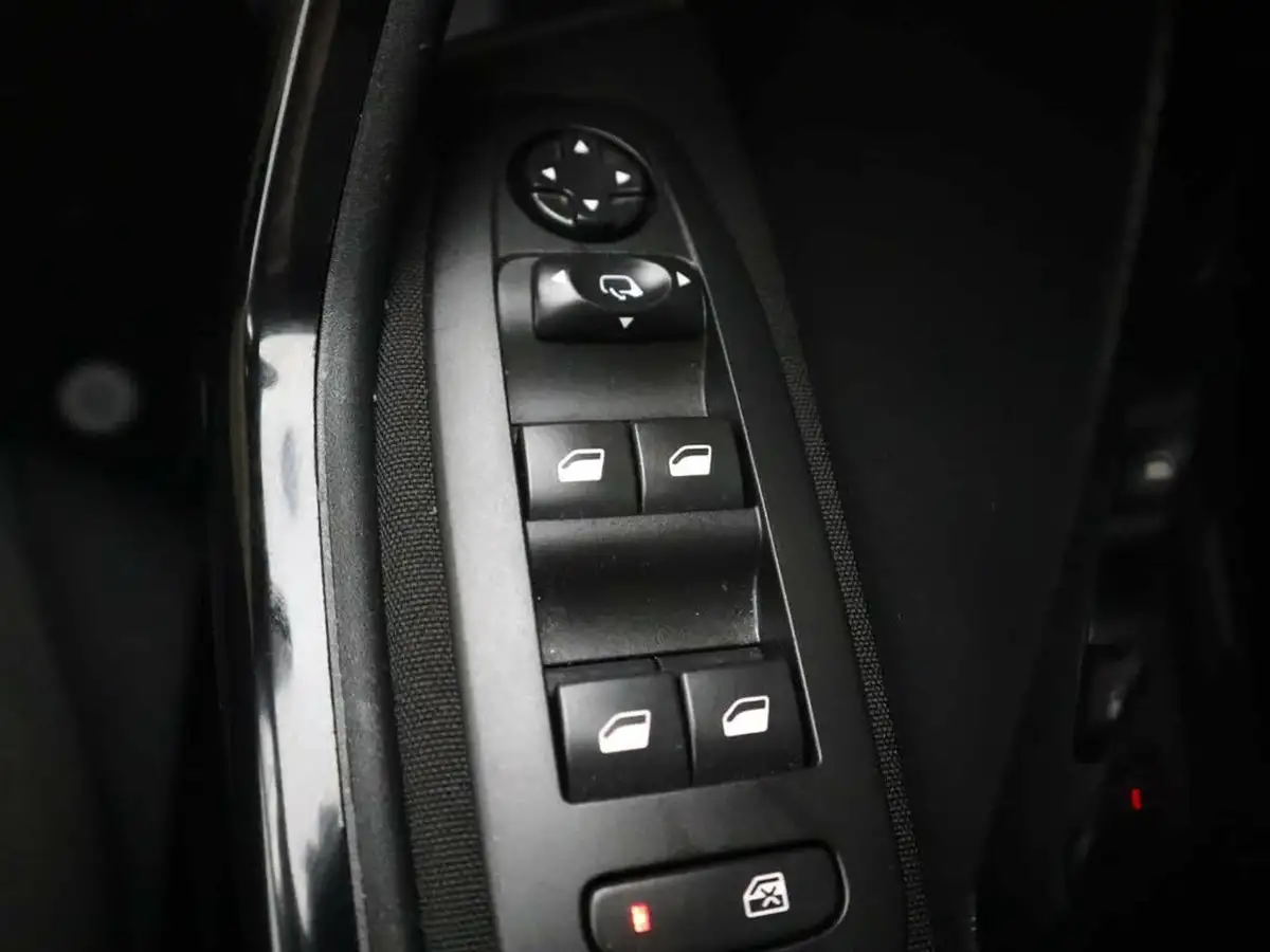 2019-peugeot-208-12-puretech-tech-edition-82bhp-big-34