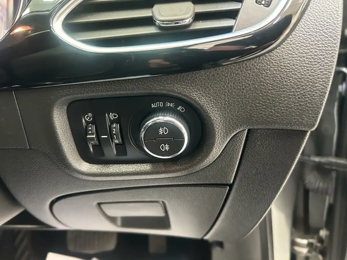 2019-vauxhall-astra-14i-16v-turbo-sri-ss-hatchback-auto-big-18