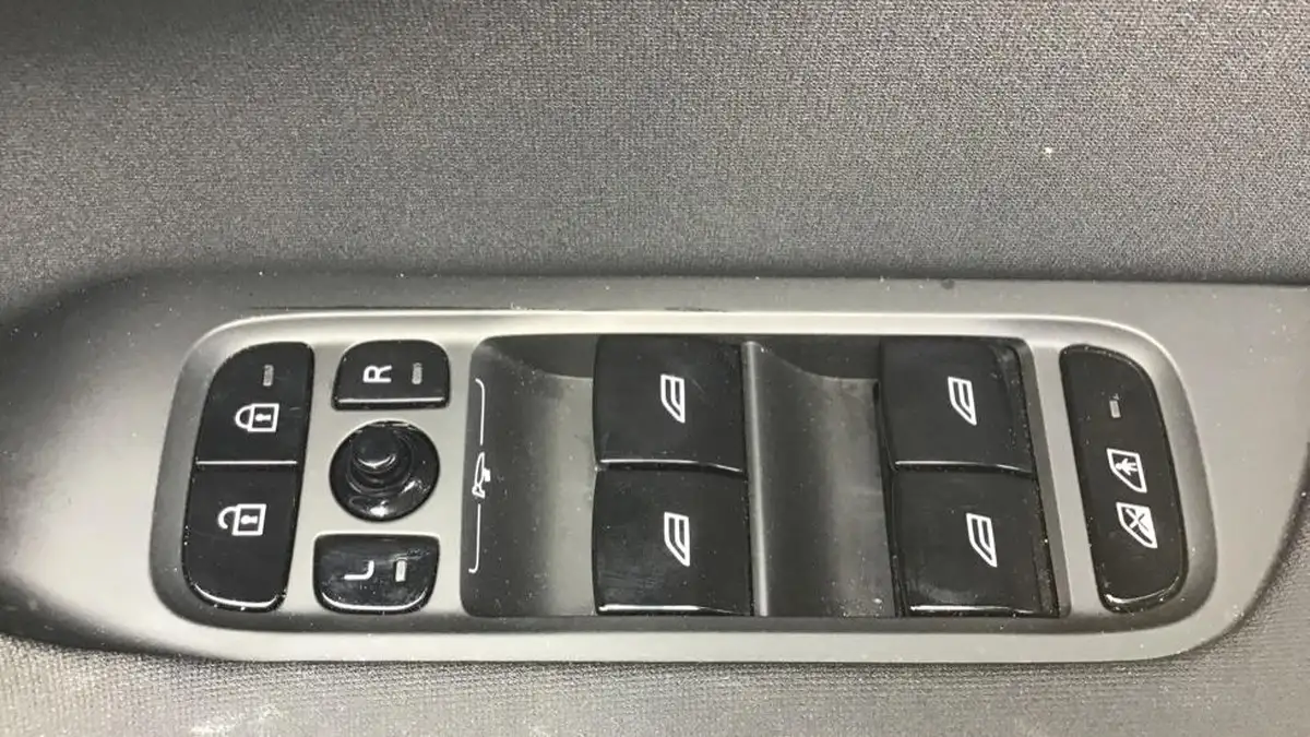 2023-polestar-polestar-2-big-16