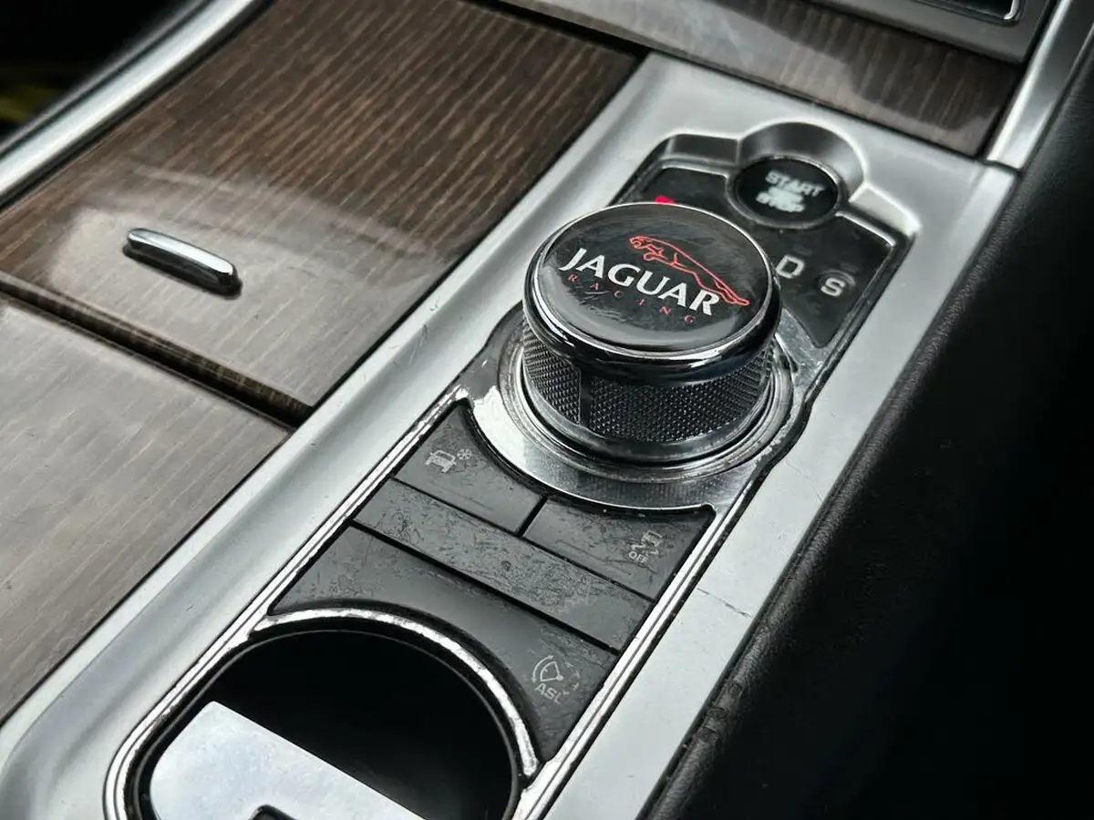 2014-jaguar-xf-22td-r-sport-200ps-saloon-4d-big-21