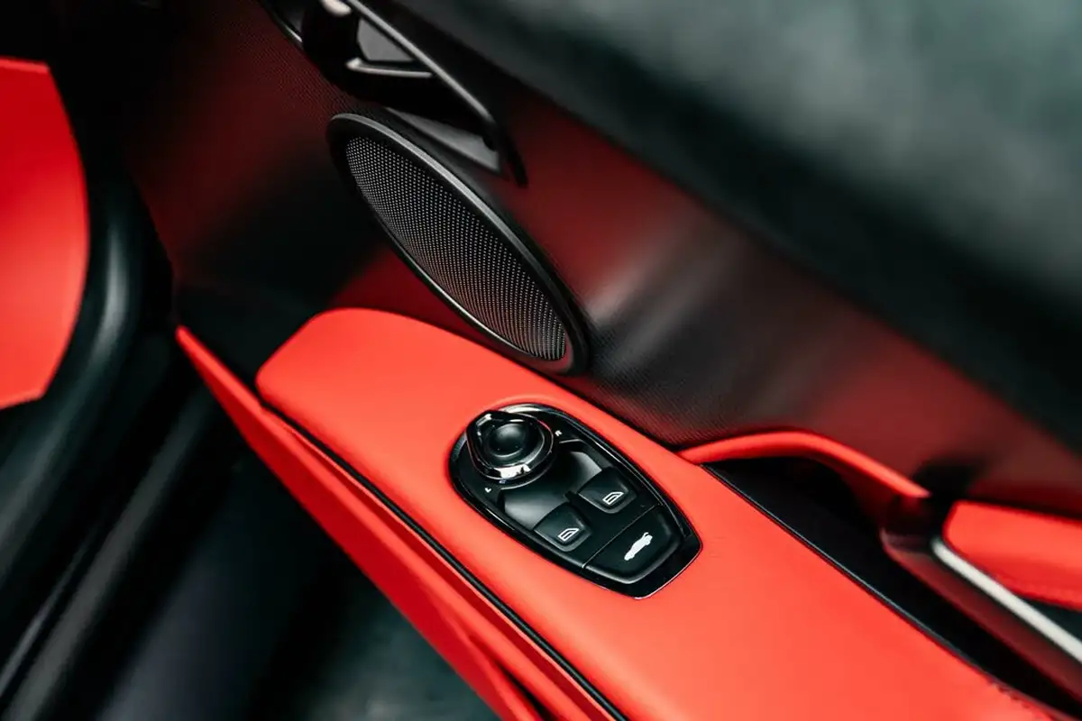 2023-aston-martin-dbs-52-v12-big-31