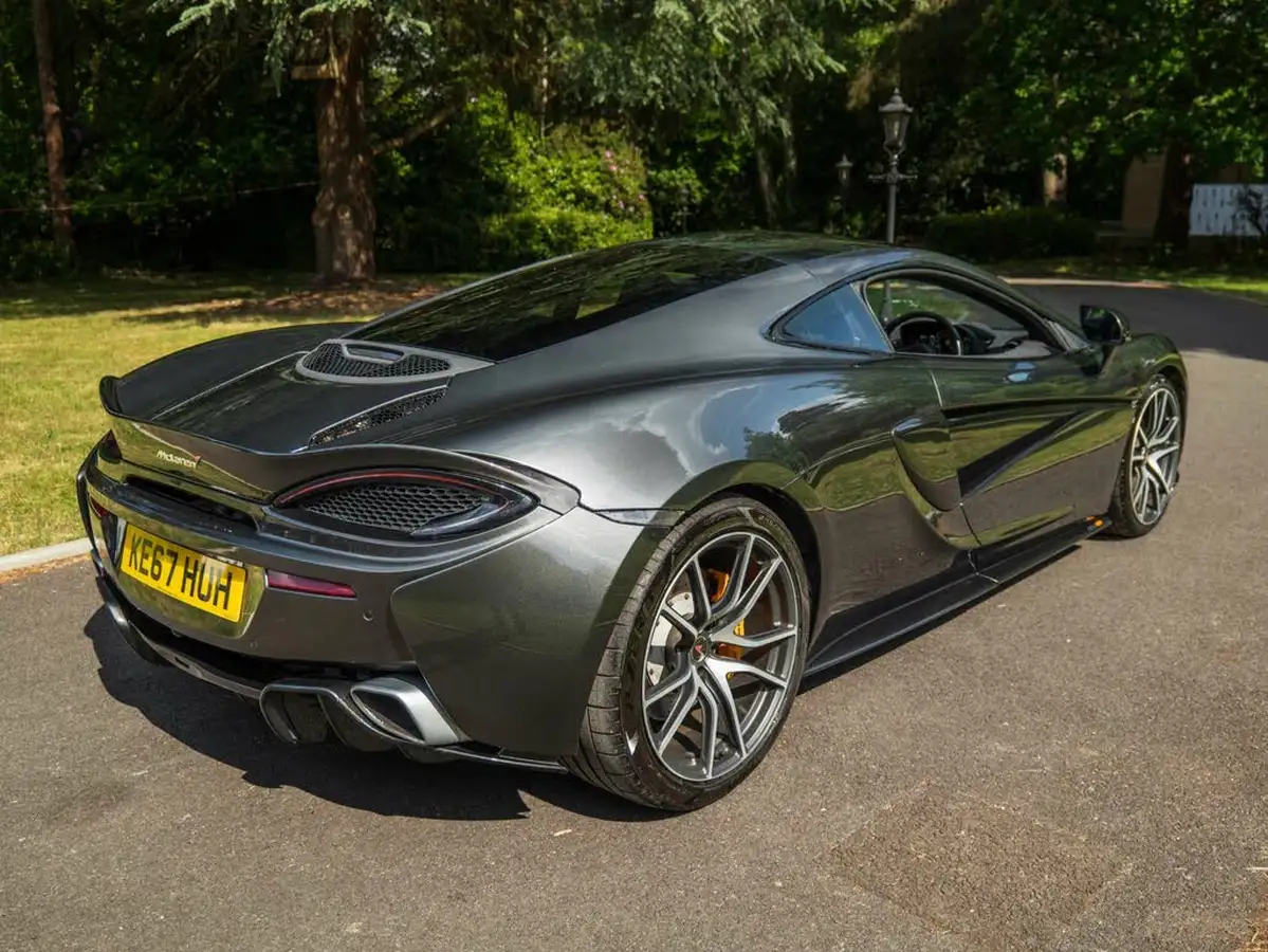 2017-mclaren-570gt-38-big-6