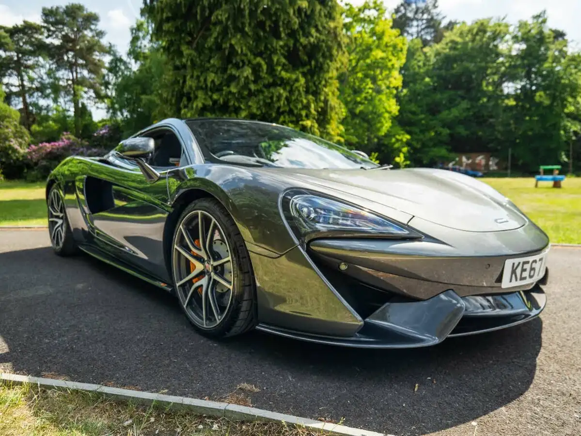2017-mclaren-570gt-38-big-30