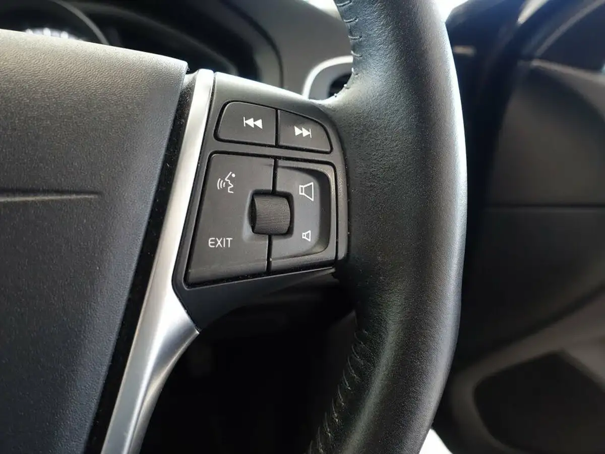 2018-volvo-v40-15-t3-cross-country-pro-big-19