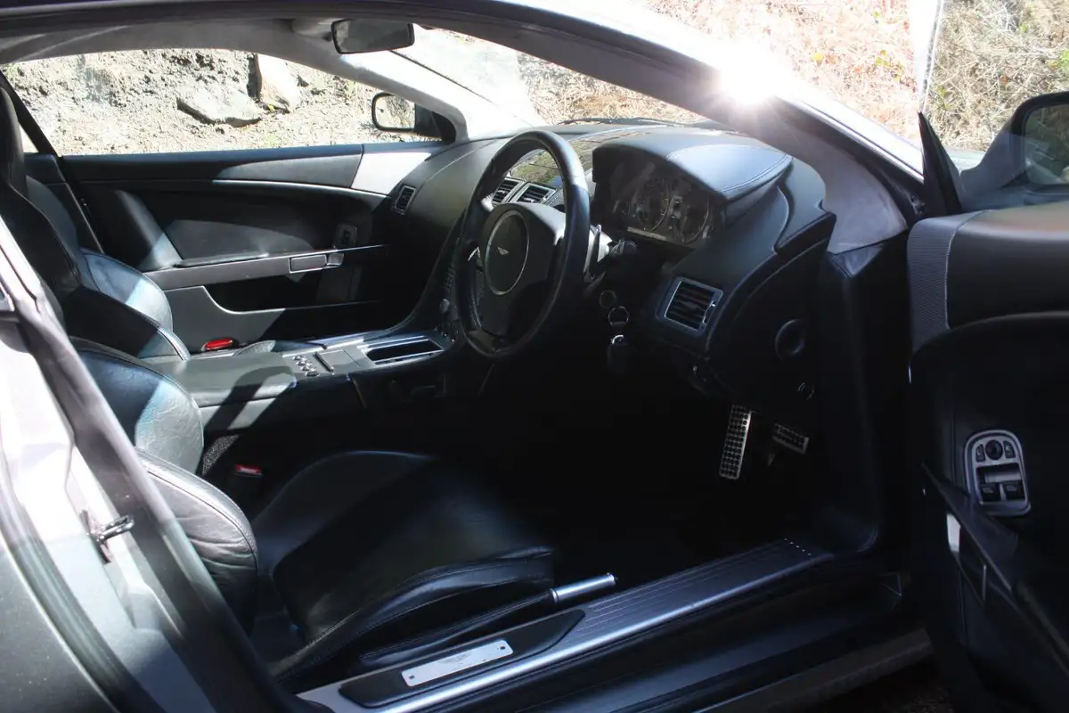 2005-aston-martin-db9-59-touchtronic-big-7