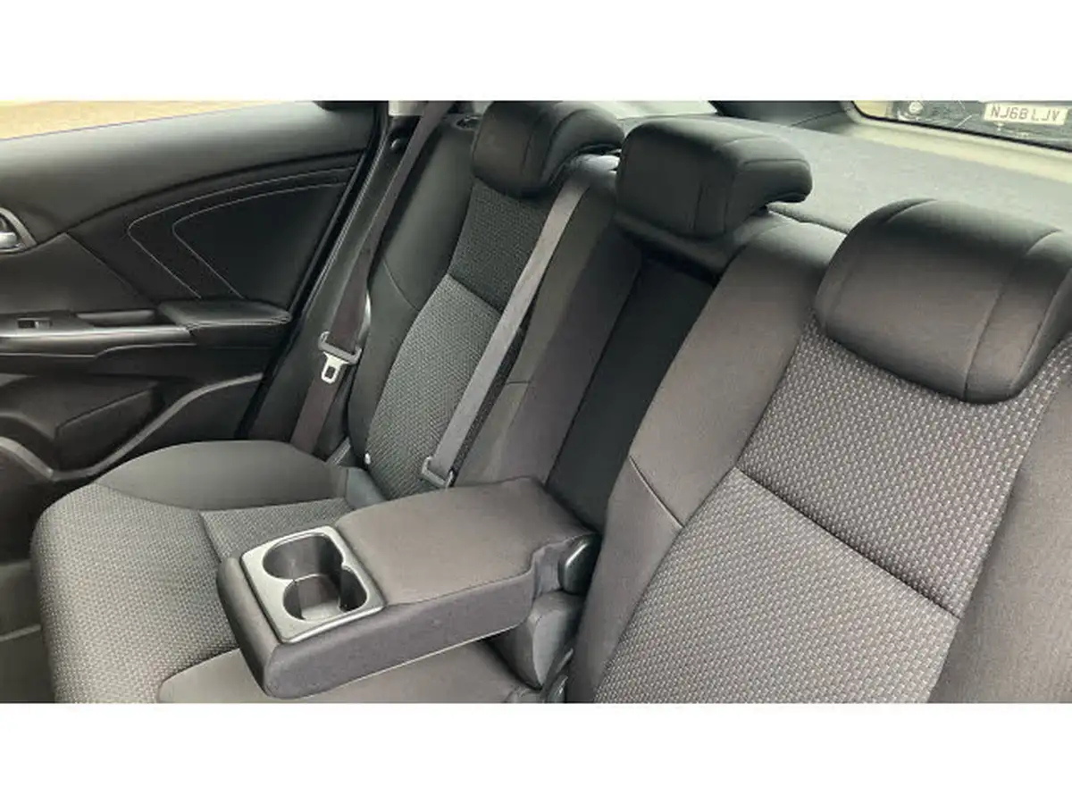 2015-honda-civic-16-i-dtec-se-plus-honda-connect-hatchback-big-7