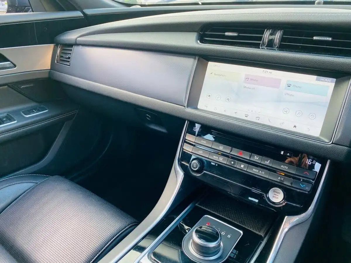 2016-jaguar-xf-20td-r-sport-180ps-auto-big-29