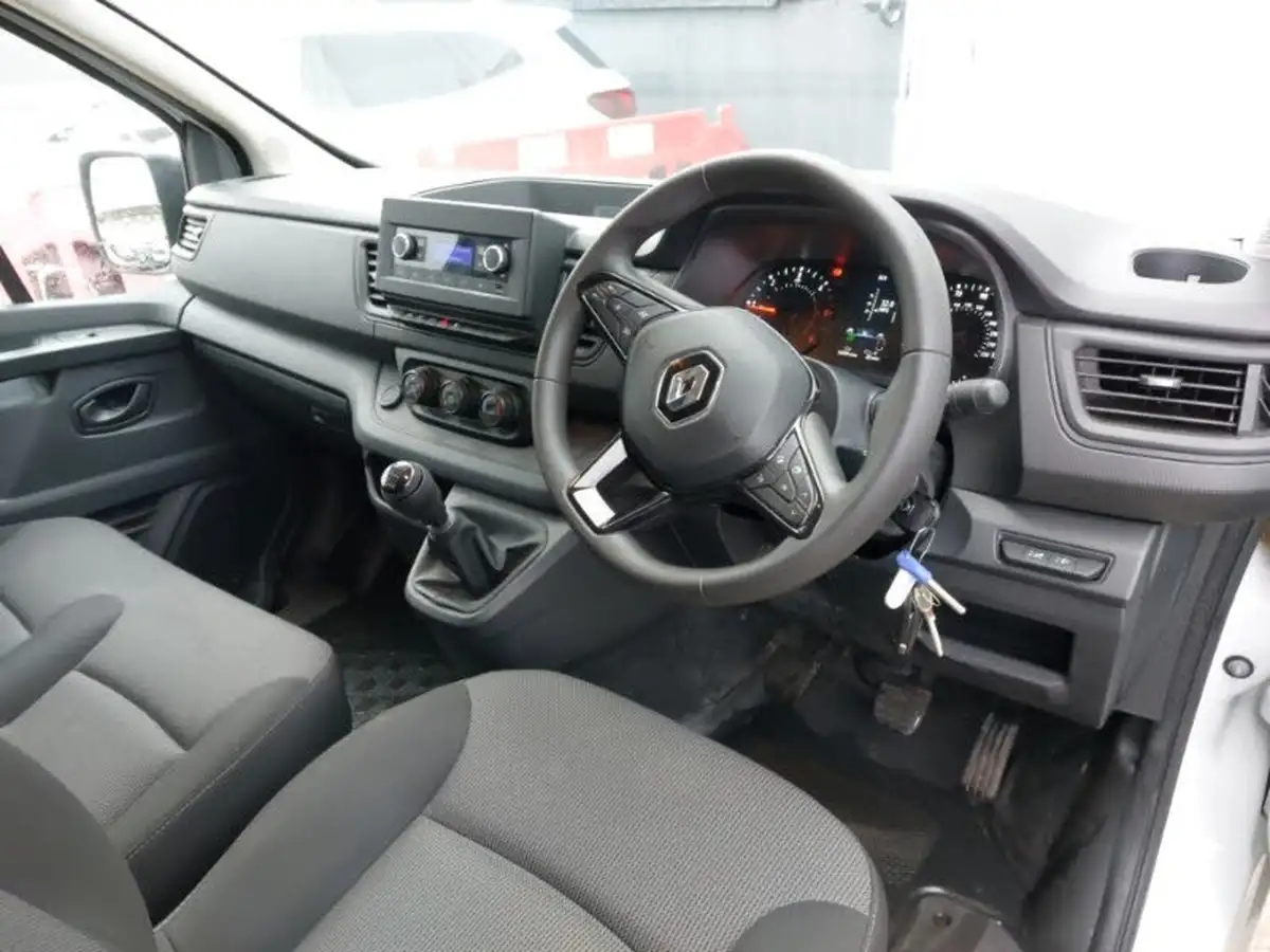 2022-renault-trafic-20dci-sl28-130-business-big-2