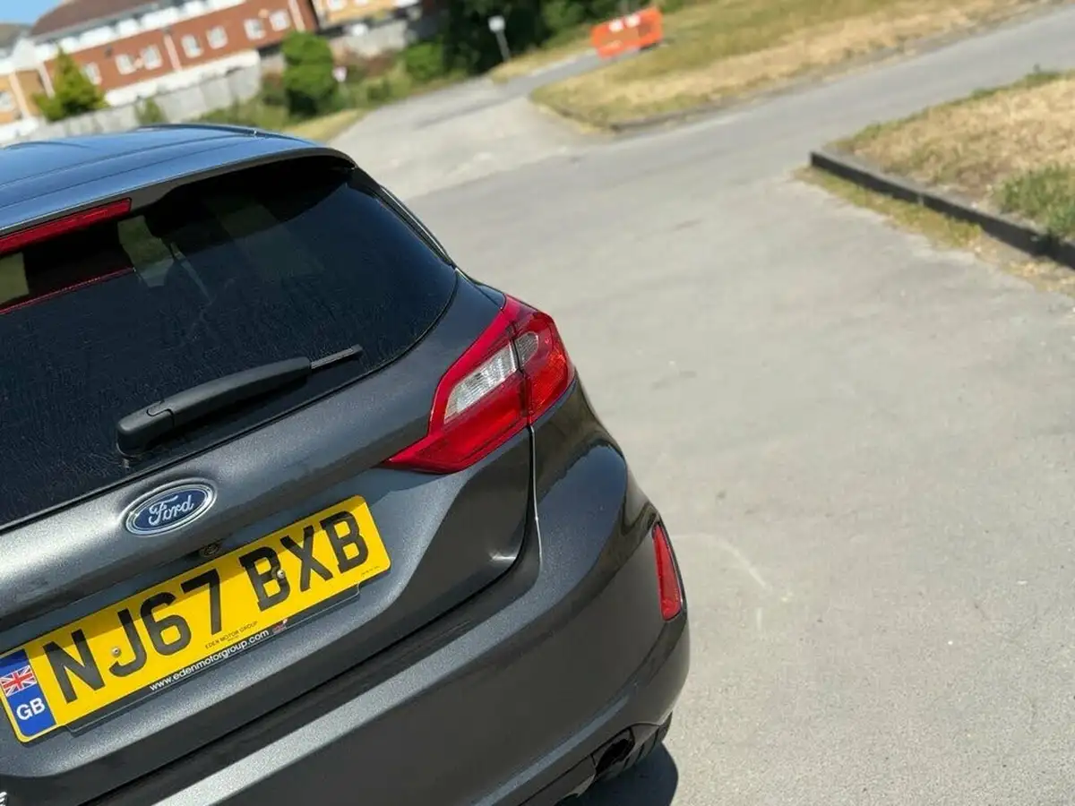 2017-ford-fiesta-10t-zetec-100ps-ecoboost-ss-5d-big-19