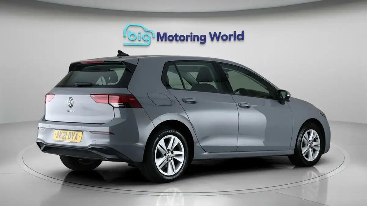 2021-volkswagen-golf-15-tsi-life-150ps-hatchback-big-7