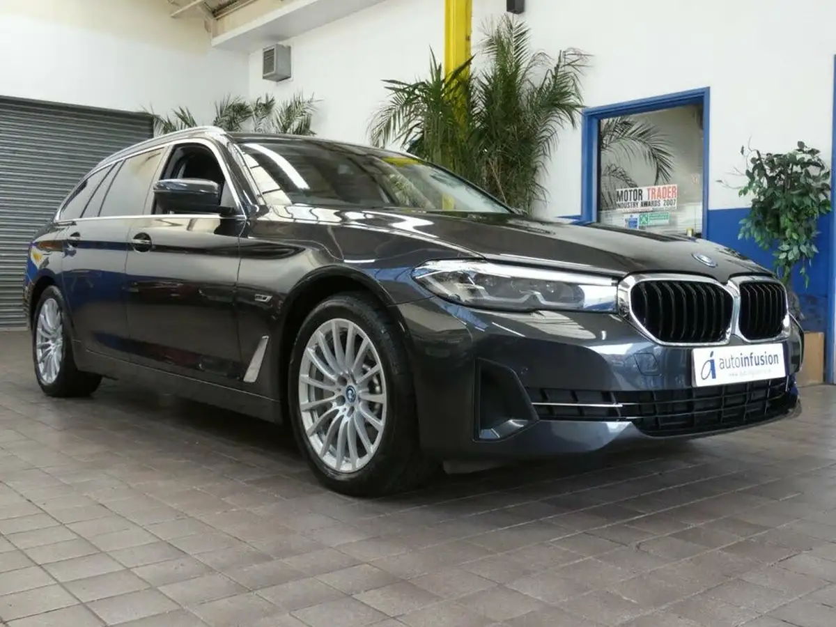 2022-bmw-5-series-20-530e-se-touring-5d-big-10