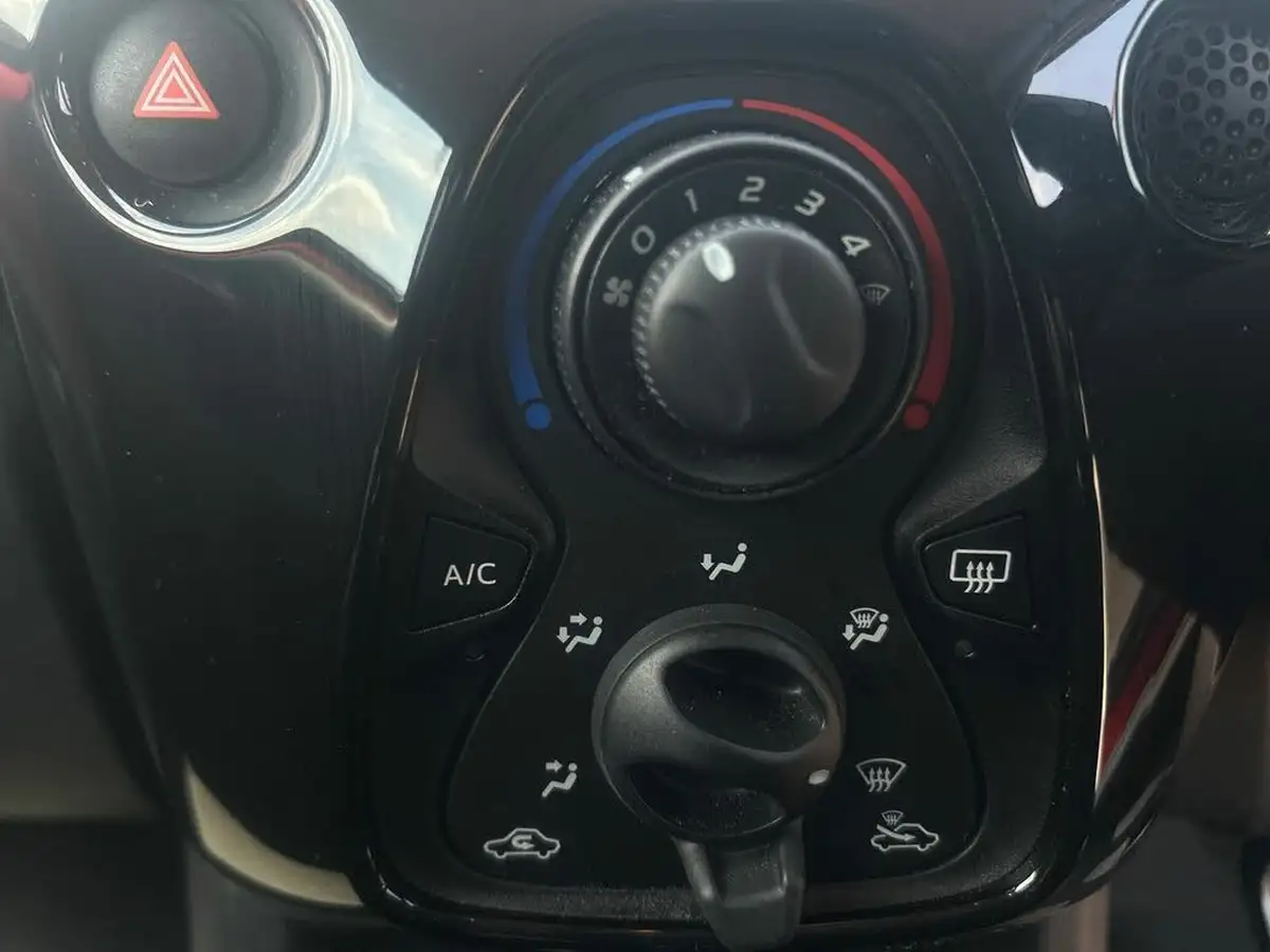 2015-citroen-c1-10-vti-flair-5d-big-11