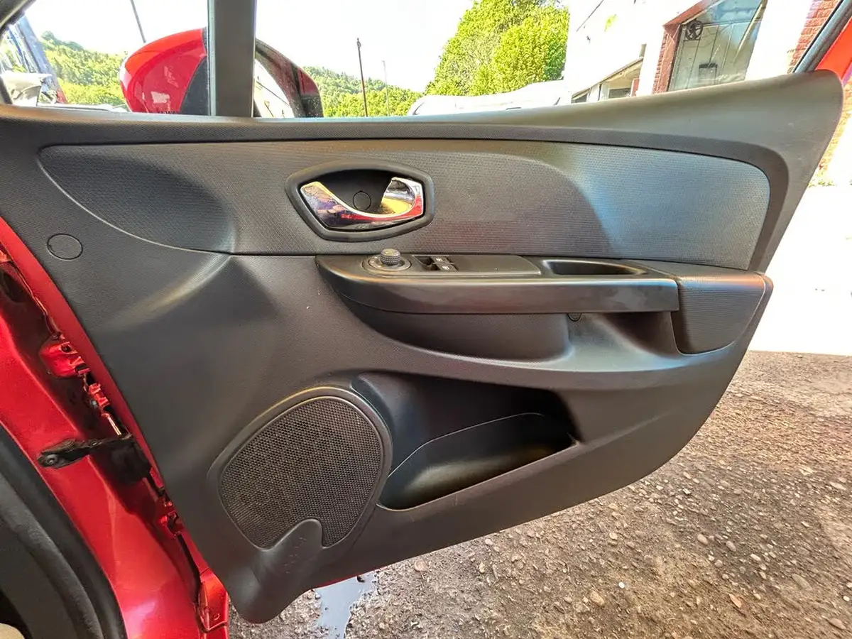 2014-renault-clio-12-expression-big-33