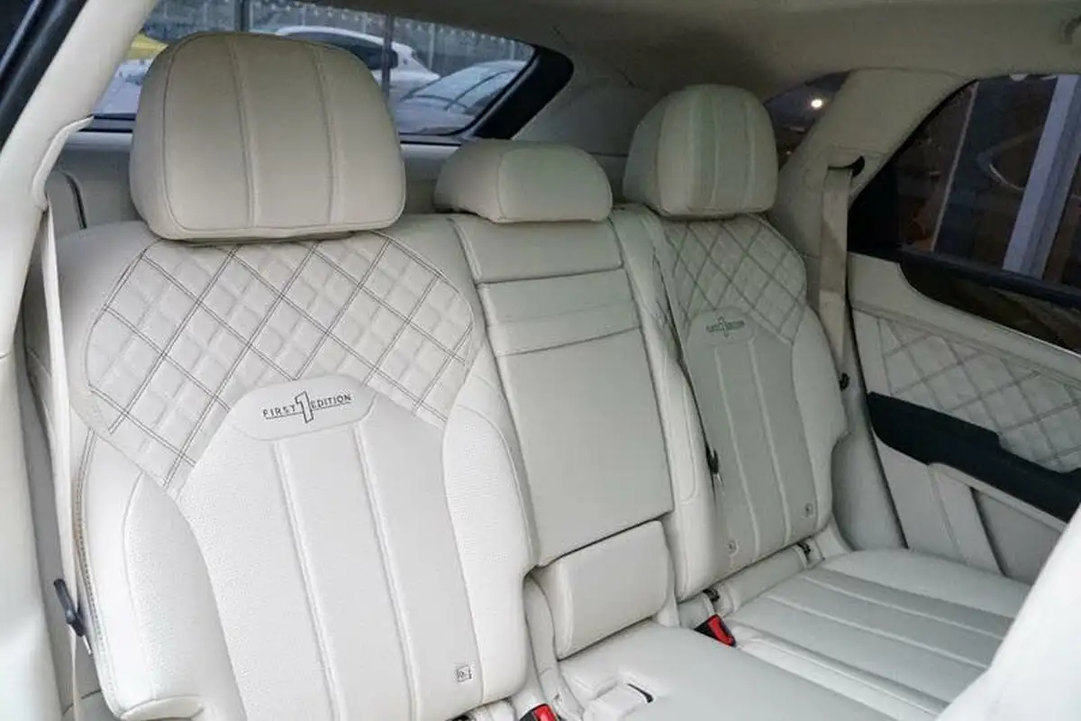 2019-bentley-bentayga-40-v8-big-37