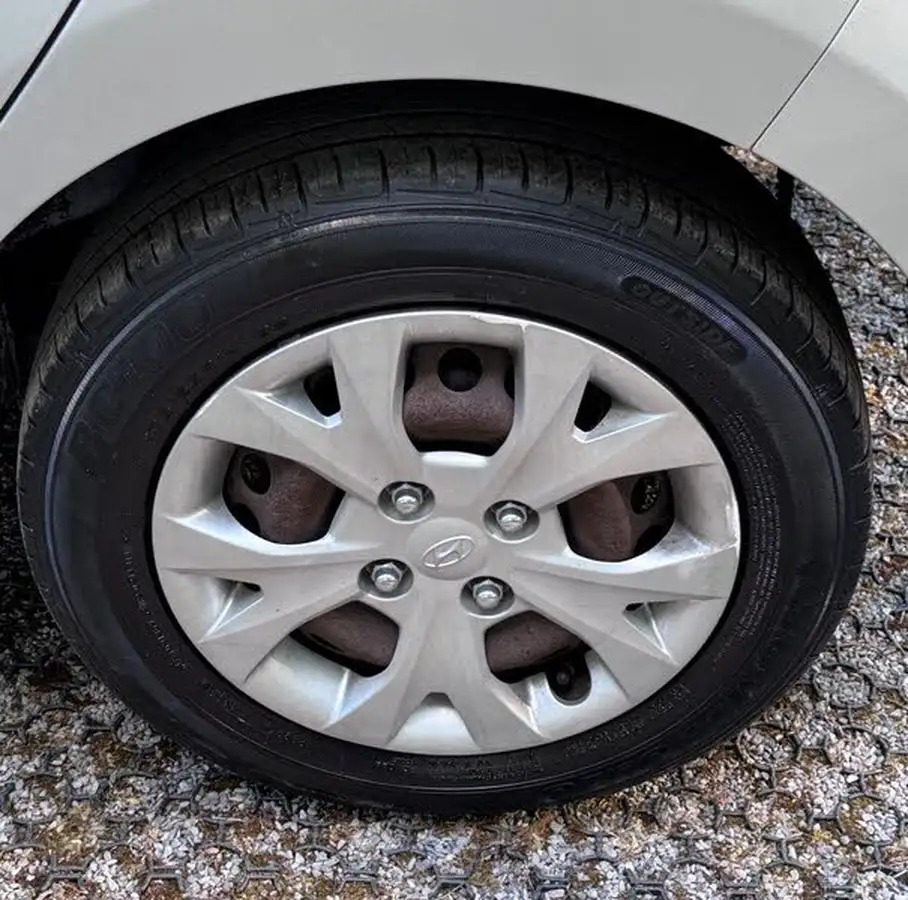 2016-hyundai-i10-12-se-big-39