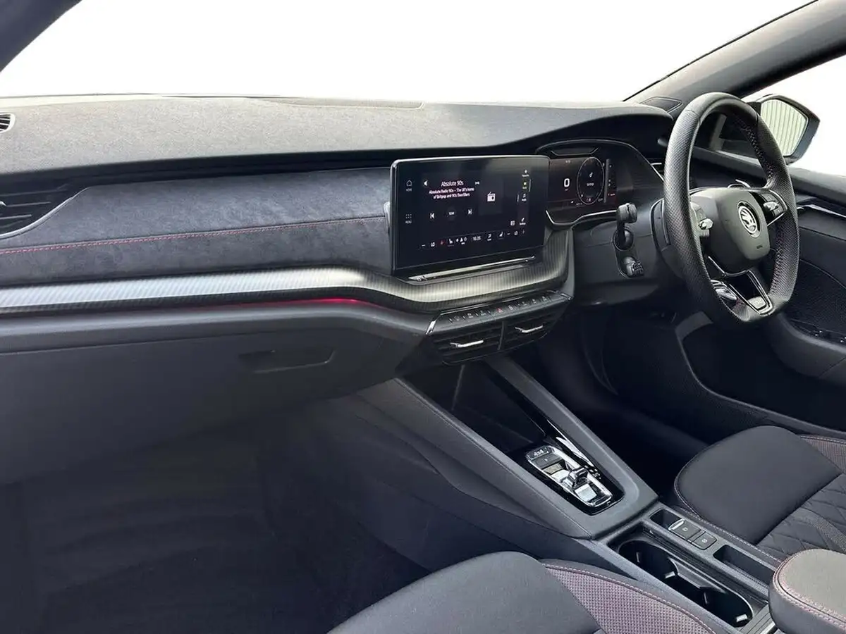 2021-skoda-octavia-20tdi-vrs-4x4-hatchback-big-8