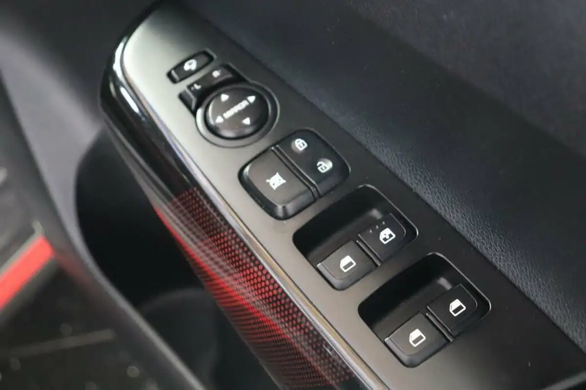 2021-kia-picanto-10-gt-line-auto-seq-big-17