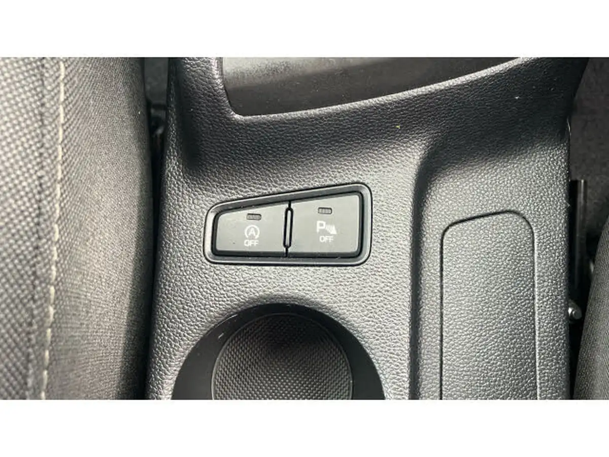 2020-hyundai-i20-12-se-big-22