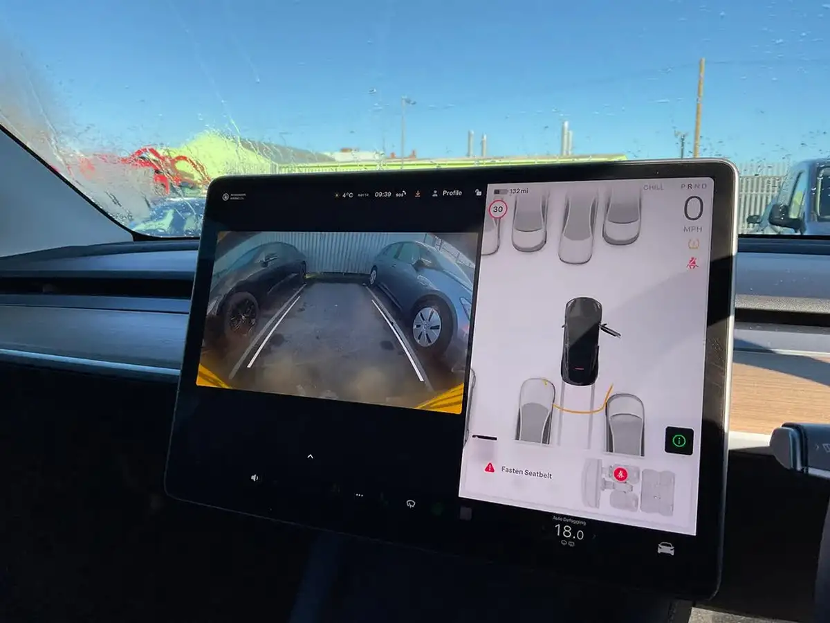 2022-tesla-model-y-e-long-range-big-36