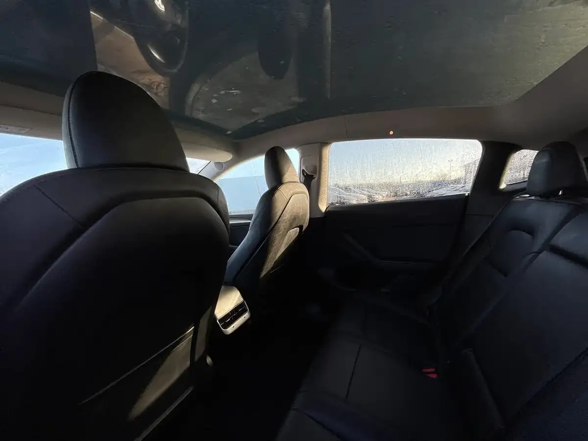 2022-tesla-model-y-e-long-range-big-12