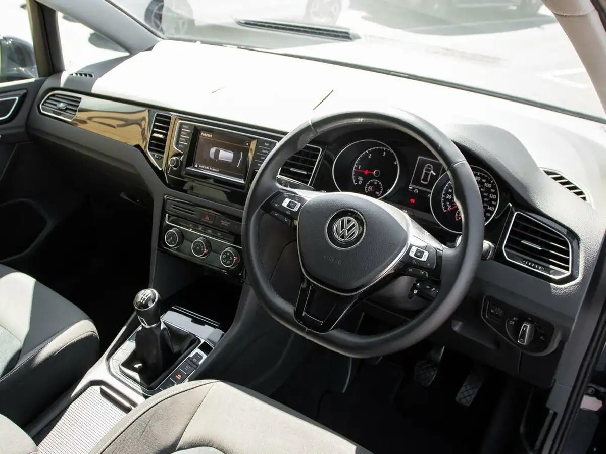 2014-volkswagen-golf-sv-20tdi-gt-big-3