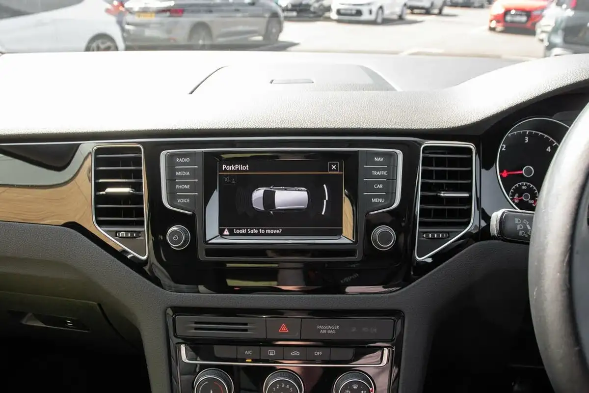 2014-volkswagen-golf-sv-20tdi-gt-big-27