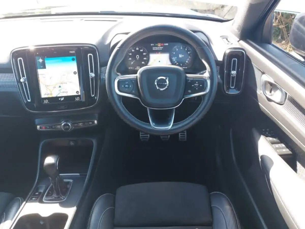 2020-volvo-xc40-15-t3-r-design-big-6