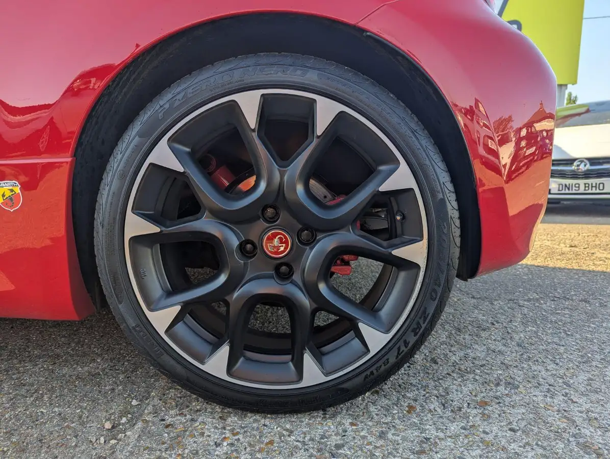 2018-abarth-595-14-tjet-competizione-big-9