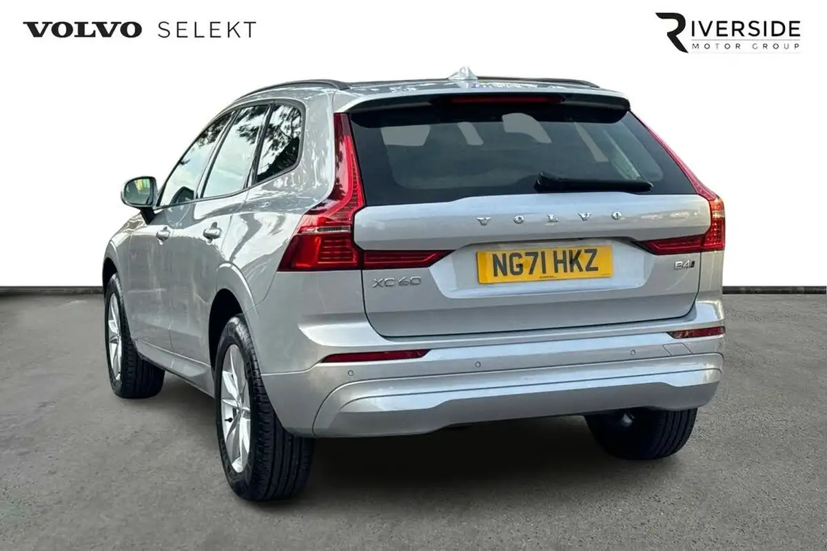 2021-volvo-xc60-20td-b4-momentum-awd-big-2