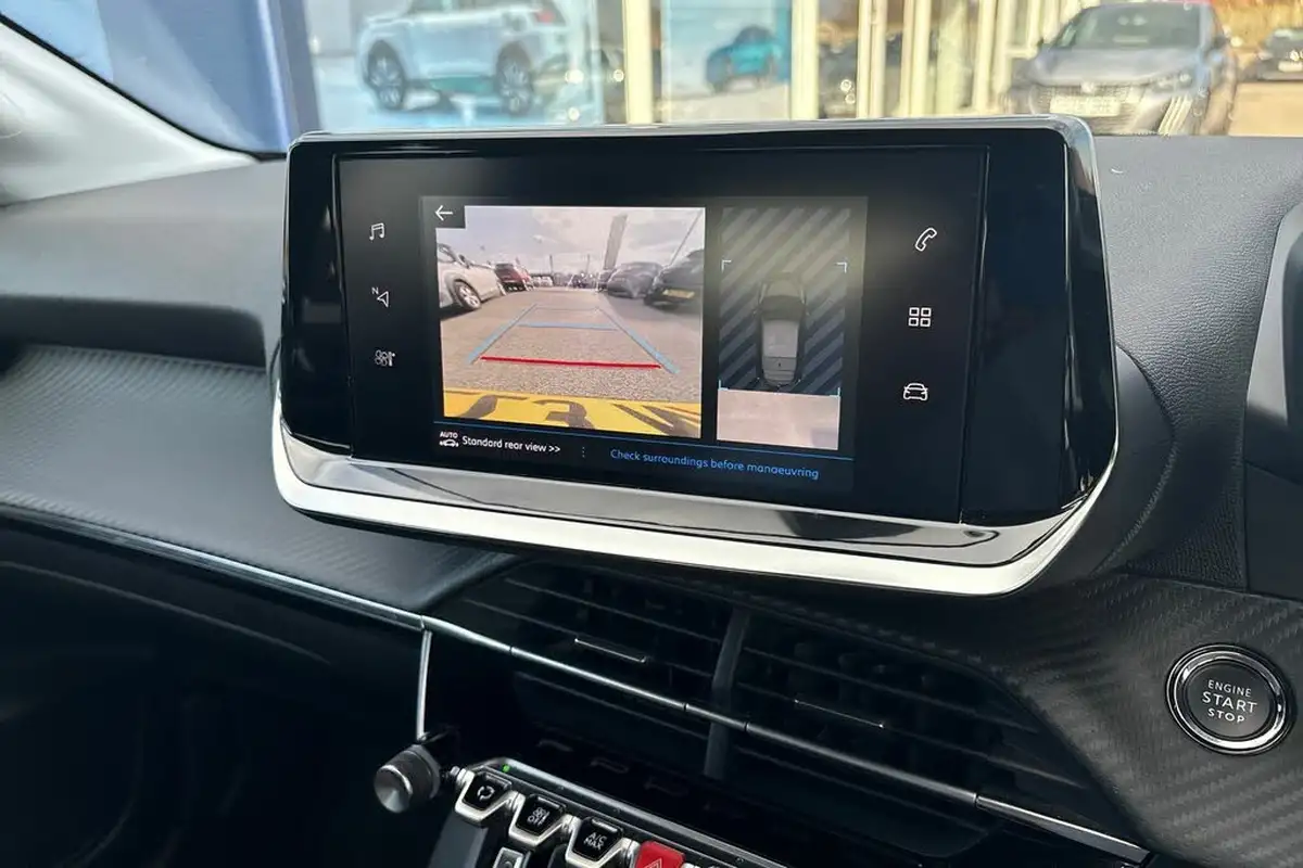 2023-peugeot-208-12-puretech-allure-premium-130ps-eat8-big-18