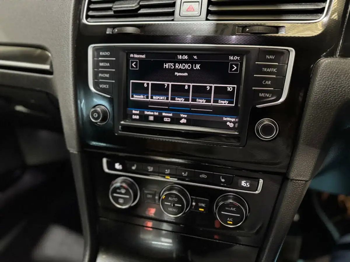 2017-volkswagen-golf-20tdi-gtd-bmtss-estate-5d-big-19
