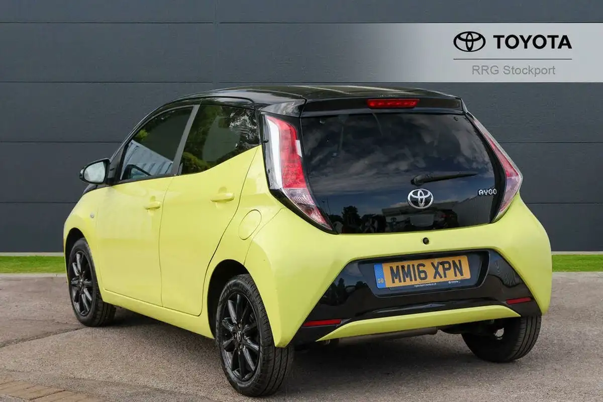 2016-toyota-aygo-10-vvt-i-x-cite-3-bi-tone-yellow-5d-big-3