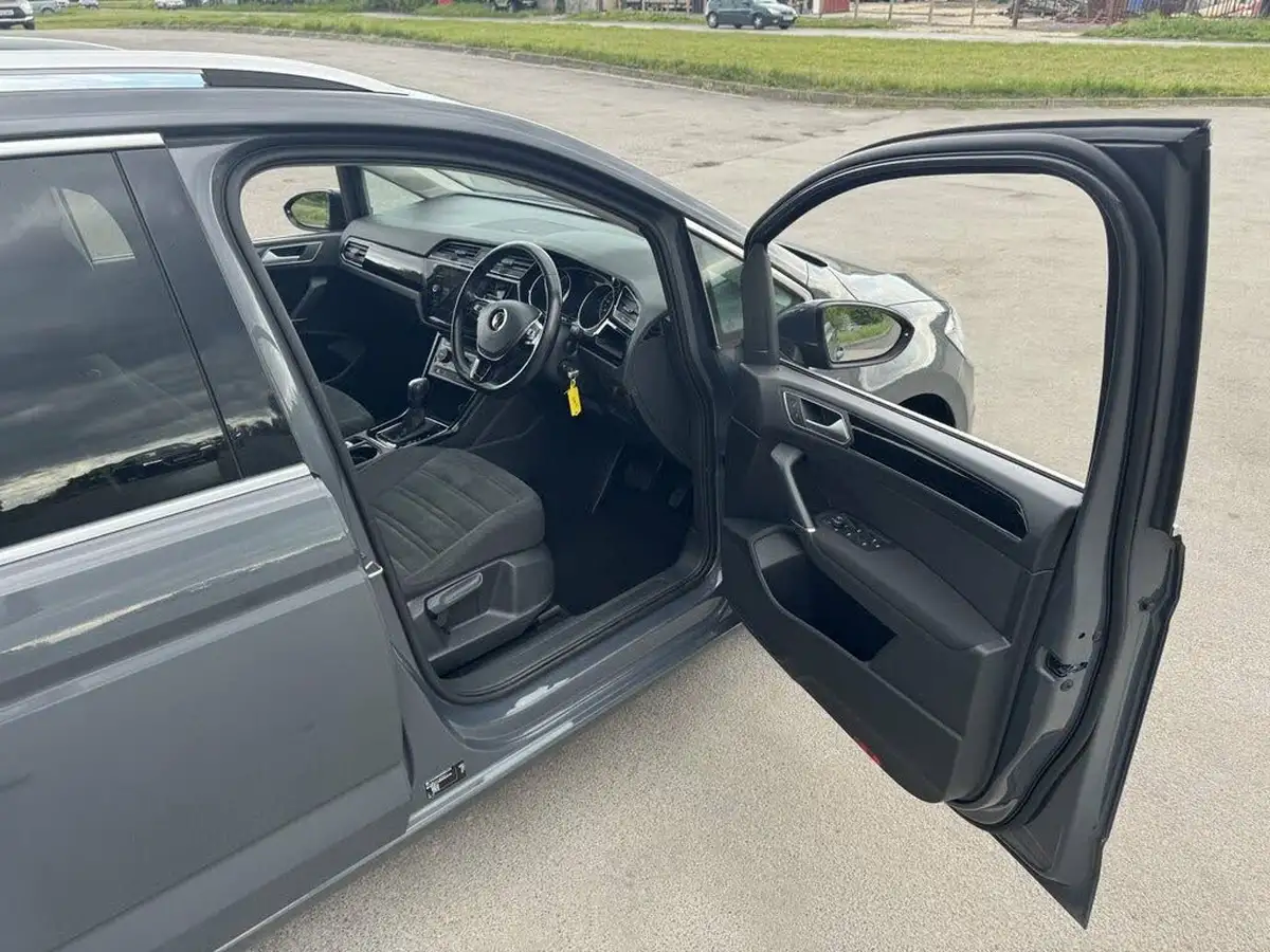 2021-volkswagen-touran-15-tsi-sel-dsg-big-9