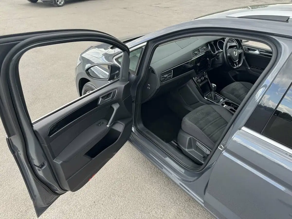 2021-volkswagen-touran-15-tsi-sel-dsg-big-33