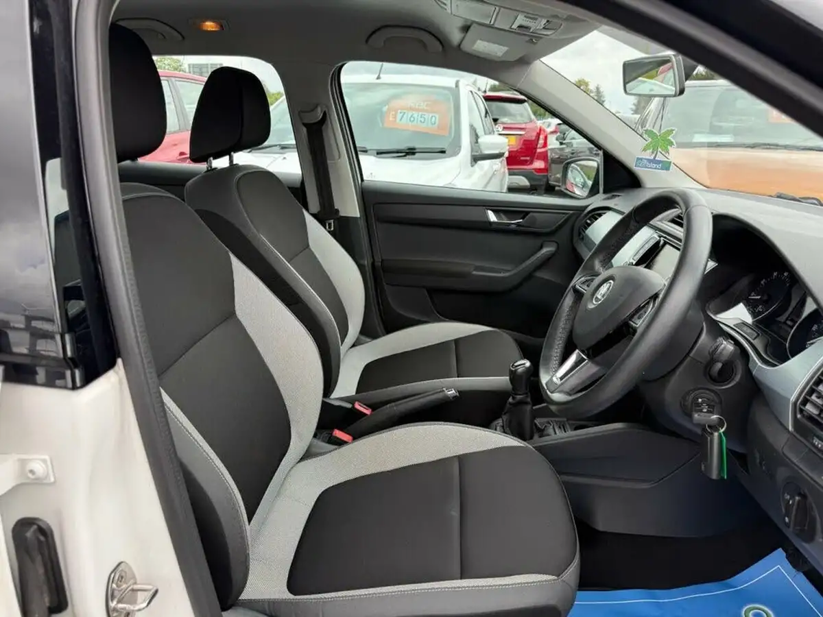 2016-skoda-fabia-12-tsi-colour-edition-big-15