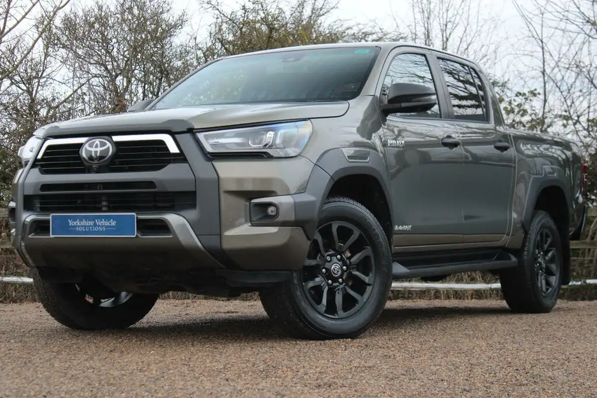 2023-toyota-hi-lux-28d-4d-invincible-x-2754cc-auto-big-14