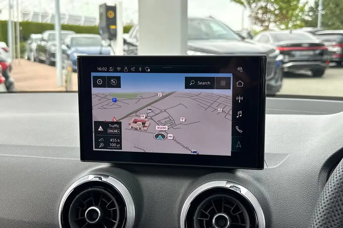 2025-audi-q2-15-35-tfsi-s-line-big-15